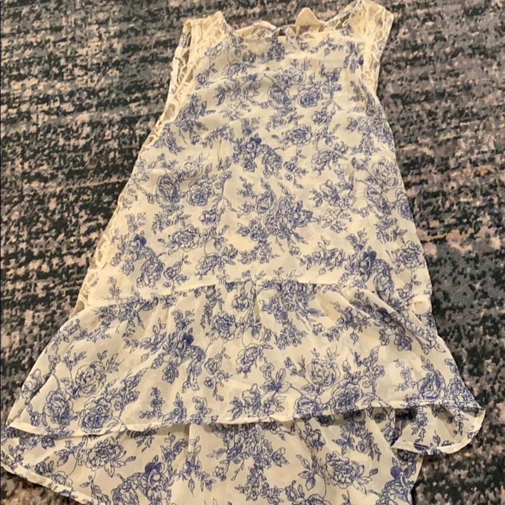 Airy blue and white top